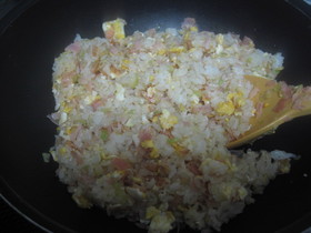 丸鶏ガラスープで炒飯