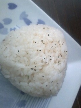癖になる?!黒胡椒のおにぎり☆