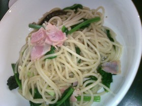ピリリほうれん草としいたけの和風パスタ