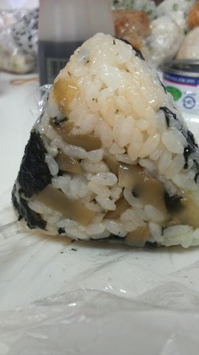 大人味?ザーサイと韓国のりのおにぎり