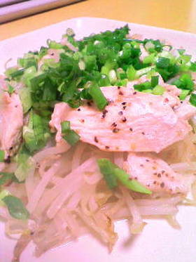 簡単♪もやしと鶏肉の蒸し焼き