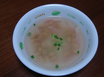 大豆とハムの中華スープの写真