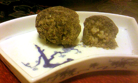 ココナツ雑穀ご飯のもっちり塩おはぎ