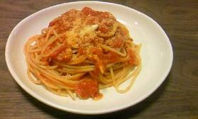 カプリ風トマトとにんにくのパスタ