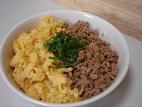 簡単♪おいしい♪二色そぼろ丼