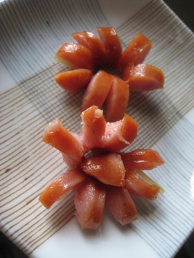 お弁当に!レンジでくるん♥お花ウィンナー