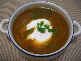 簡単!ポーチドエッグ入りカレースープ