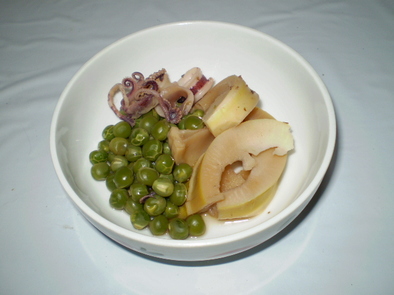 えんどう豆とハチク（筍）のあっさり煮の写真