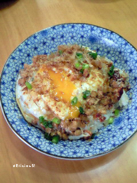 納豆目玉焼き丼