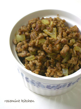 スパイス香るカレーそぼろ&チーズおにぎり