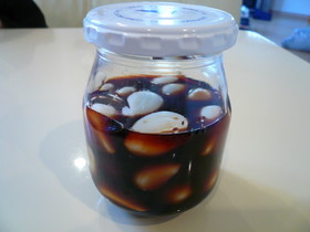 漬物好きの新にんにくの醤油漬け