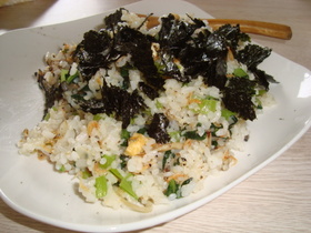 小松菜とアミエビのチャーハン