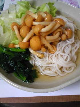 冷やしなめこうどん