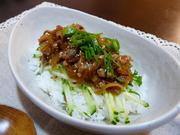 ピリ辛ウマな豚肉丼の写真