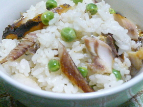 アジ干物グリンピースごはん♪