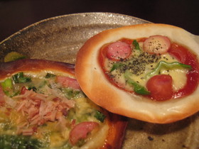 余った餃子の皮で★二種のおつまみピザ