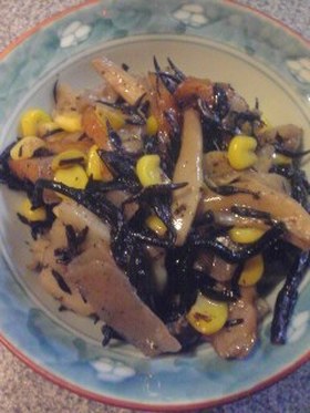 肉無しでもコク有りの根菜ひじき
