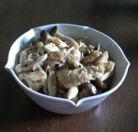 キノコと油揚げの醤油炒め