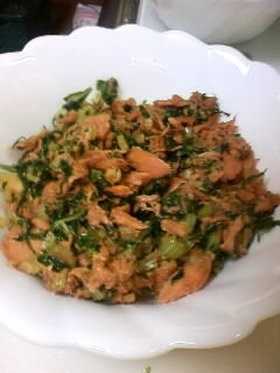 セロリの葉とツナの炒め物