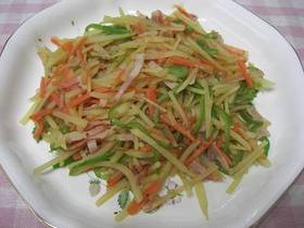 細切りじゃが芋とベーコンの炒め物♪