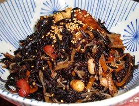【定番・ひじきの煮物】 砂糖と醤油だけ