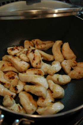 酒のアテ 鳥胸肉のひとくち焼き