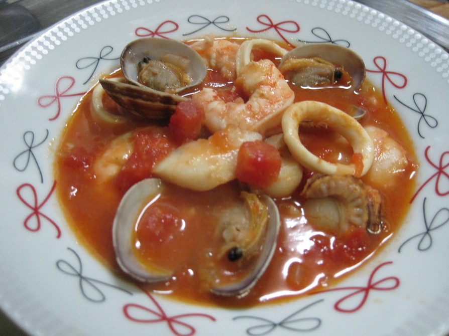 ブイヤベース風魚介類のスープの画像