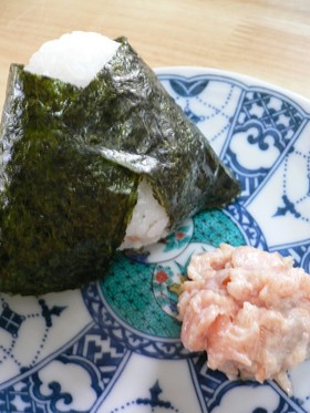 鮭は鮭でも♫スモークサーモンおにぎり〜