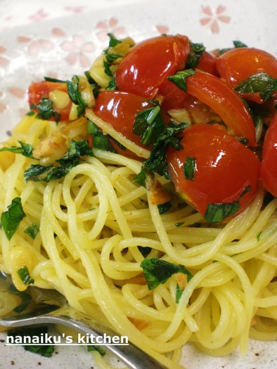 簡単イタリアン♪トマトとバジルのパスタの写真