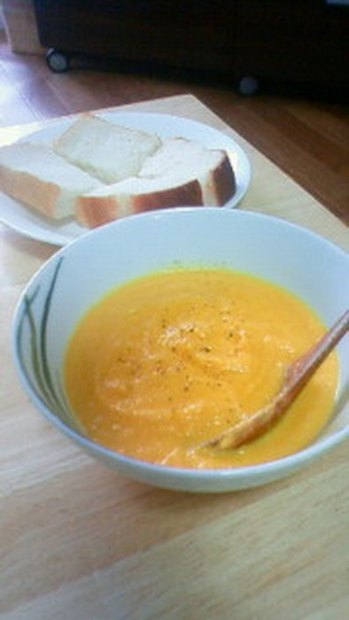 にんじんと新たまねぎのスープの写真