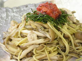 ★きのこのパスタ!梅肉ペースト添え★