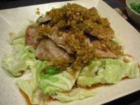 豚肉のネギソースがけ