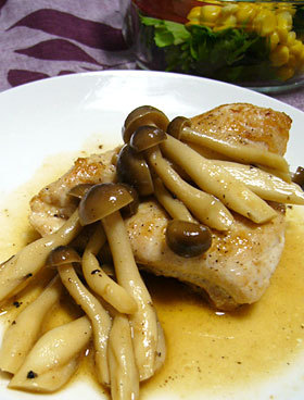 鶏胸肉のふっくらソテーきのこワインソース