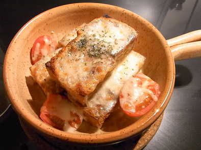 カリカリ厚揚げのチーズ焼きの写真