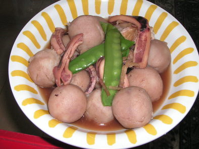 冷凍里芋と圧力鍋で簡単イカの煮物の写真