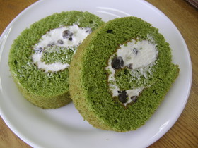 抹茶ロールケーキ