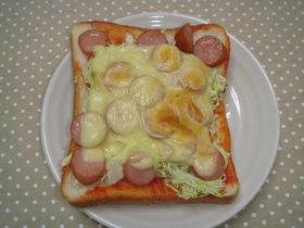 とろけないチーズでピザトースト☆