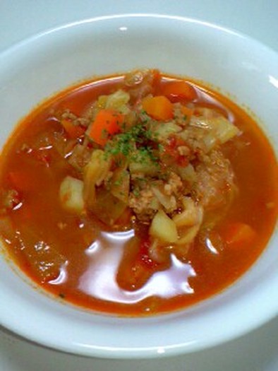 ロールキャベツみたいなトマト野菜スープの写真