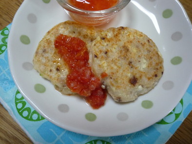 離乳食　いわしバーグ・簡単トマトソースの写真