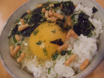 お茶漬けの素で♬卵かけご飯の写真