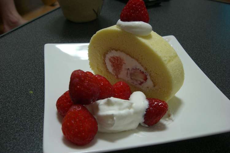 ふわふわロールケーキ レシピ 作り方 By ｐｏｋｏ クックパッド 簡単おいしいみんなのレシピが353万品