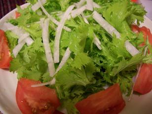 わさび菜とダイコン、トマトのサラダの画像