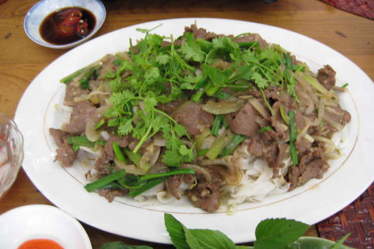 ベトナム料理 フォー炒め牛肉のせ レシピ 作り方 By Vn駐妻 クックパッド 簡単おいしいみんなのレシピが352万品