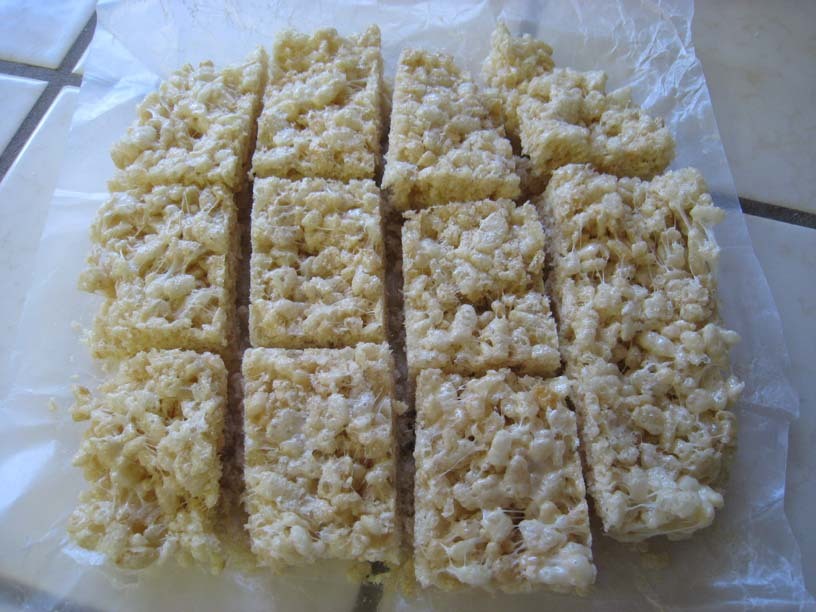 クリスマスツリーのライスクリスピーおやつのレシピ