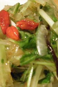 玉ねぎと水菜のクコの実サラダ