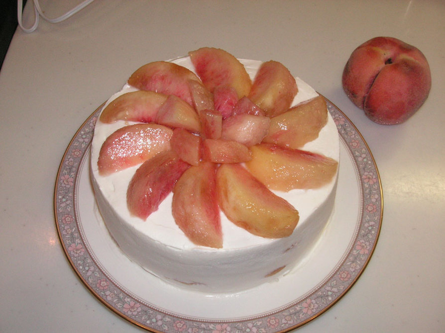 桃のケーキ☆ヨーグルトクリームの画像