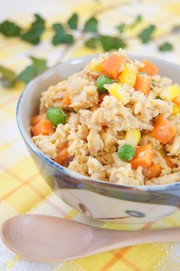 カラフル☆ツナたまそぼろ丼の写真