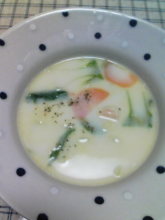 チンゲン菜と海老のクリームスープの画像