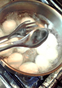 割れない半熟卵の茹で卵(茹で方、剥き方)