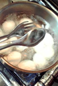 割れない半熟卵の茹で卵(茹で方、剥き方)
